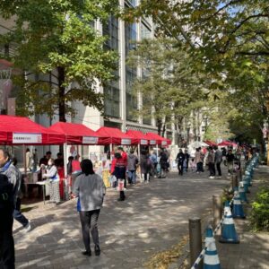 経営者のもっとも重要な仕事の一つ『集客』。しかし、顧客は『集客』に興味がない！