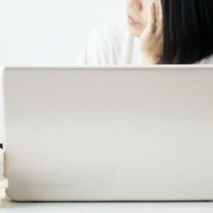 自然検索からの集客が1年前に50％（1/2）に下がっている